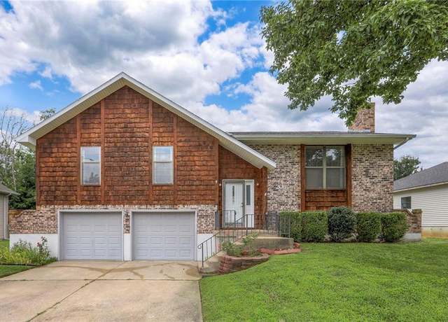 Property at 206 Sellman St, Warrensburg, MO 64093, 3 beds, 2.5 baths