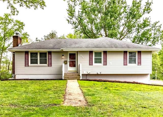 Property at 411 W Workman St, Knob Noster, MO 65336, 3 beds, 3 baths