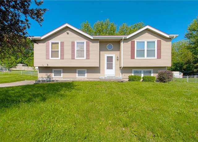 Property at 10648 N Oak Trfy, Kansas City, MO 64155, 3 beds, 2 baths