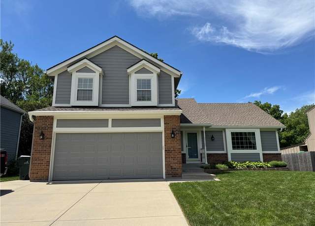 Property at 14700 S Brougham Dr, Olathe, KS 66062, 3 beds, 2.5 baths
