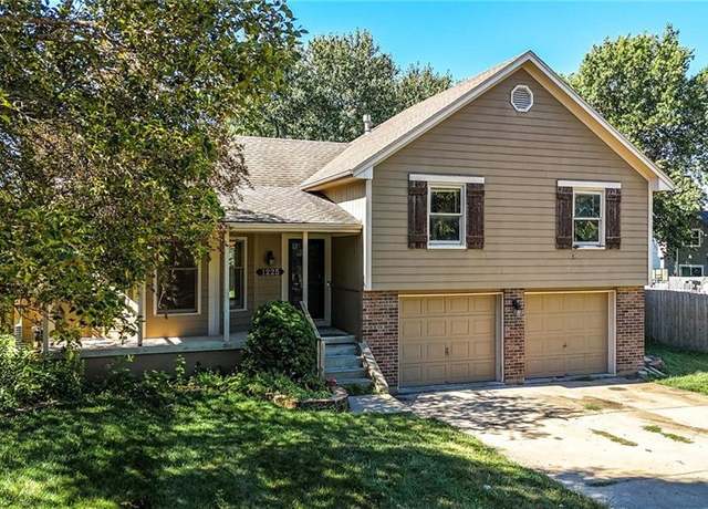 Property at 1225 NE Kenwood Dr, Lee's Summit, MO 64064, 4 beds, 3.5 baths