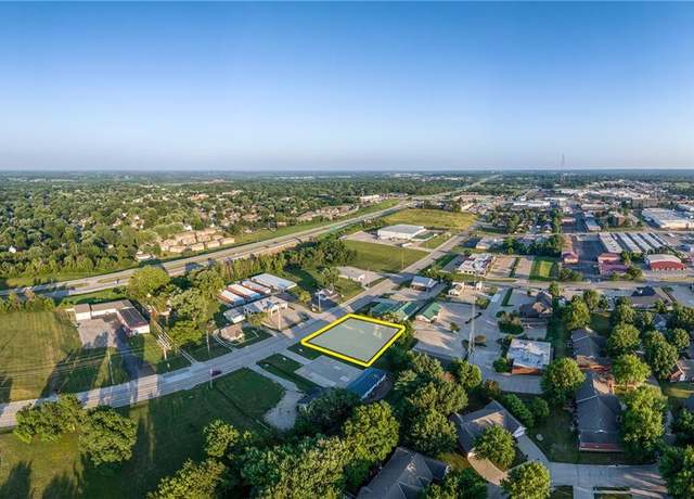 Property at 1806 N Woodbine Rd, St Joseph, MO 64506