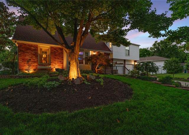 Property at 8822 Hadley St, Overland Park, KS 66212, 4 beds, 2.5 baths