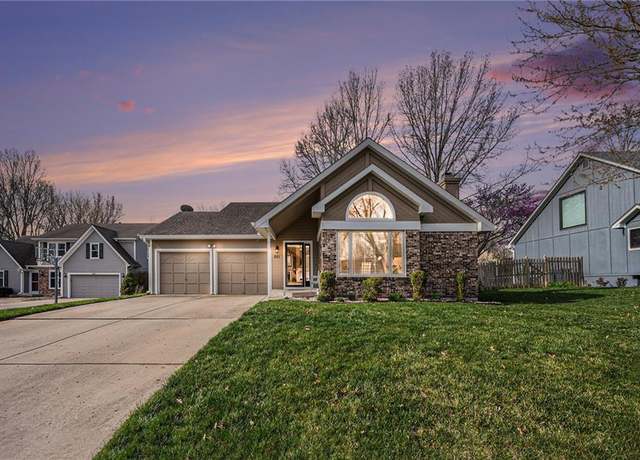Property at 951 Ellis St, Liberty, MO 64068, 3 beds, 2 baths