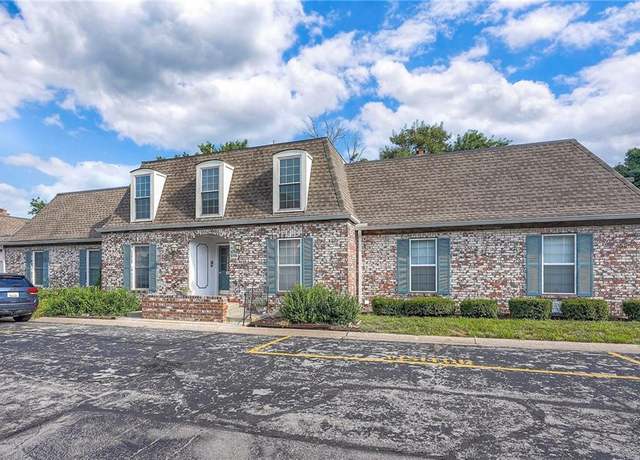 Property at 5702 Metcalf Ct, Overland Park, KS 66202, 2 beds, 2 baths
