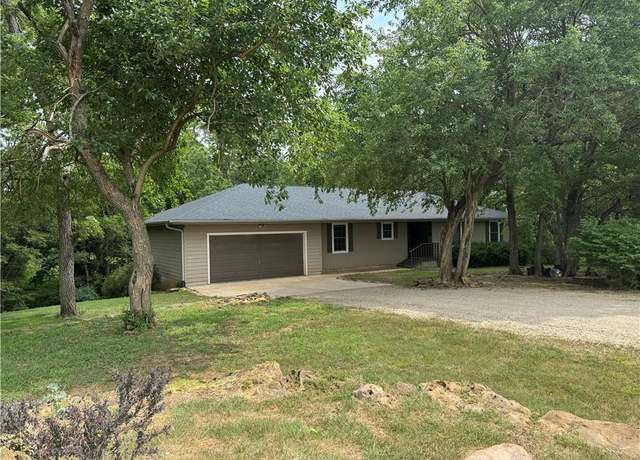 Property at 12301 S Stubbs Rd, Overbrook, KS 66524, 5 beds, 2.5 baths