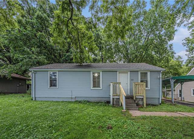 Property at 221 S High St, Independence, MO 64054, 2 beds, 1 bath