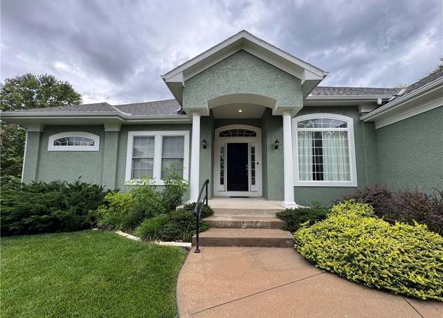 Property at 15332 S Blackfoot Dr, Olathe, KS 66062, 3 beds, 2 baths