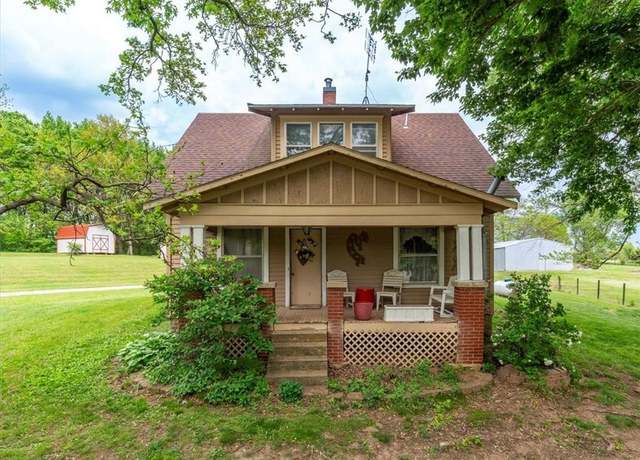 Property at 401 County Park Rd S, Easton, MO 64443, 3 beds, 1.5 baths