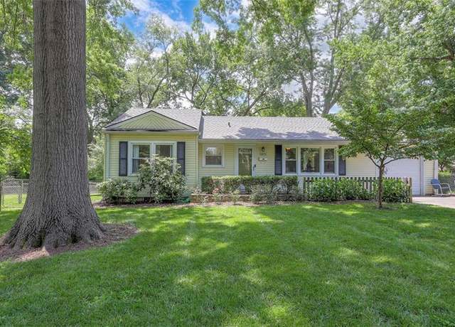 Property at 5815 W 70th St, Overland Park, KS 66204, 3 beds, 1 bath