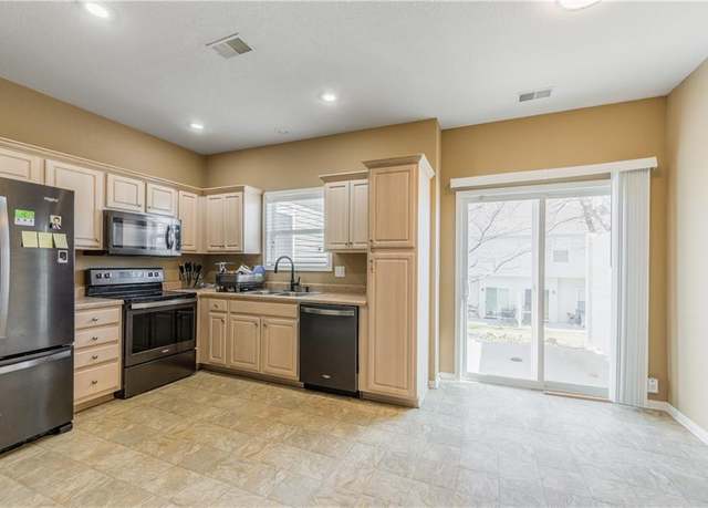Property at 1645 SW Madison St, Lee's Summit, MO 64081, 2 beds, 2.5 baths