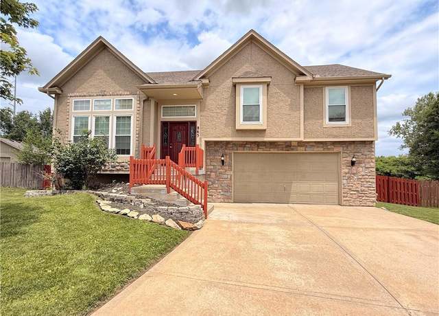 Property at 865 N Mulberry St, Gardner, KS 66030, 5 beds, 2.5 baths