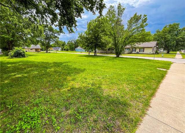 Property at 921 W Main St, Independence, KS 67301