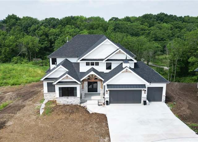 Property at 2508 NE Woodland Oak Cir, Lee's Summit, MO 64086, 4 beds, 3.5 baths