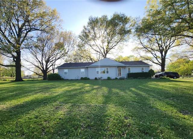 Property at 26335 W 321st Ter, Paola, KS 66071, 3 beds, 2 baths
