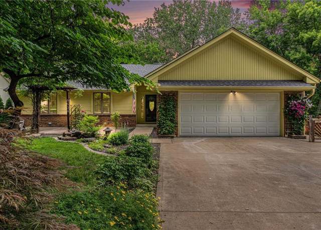 Property at 6534 N Jefferson St, Kansas City, MO 64118, 4 beds, 3 baths
