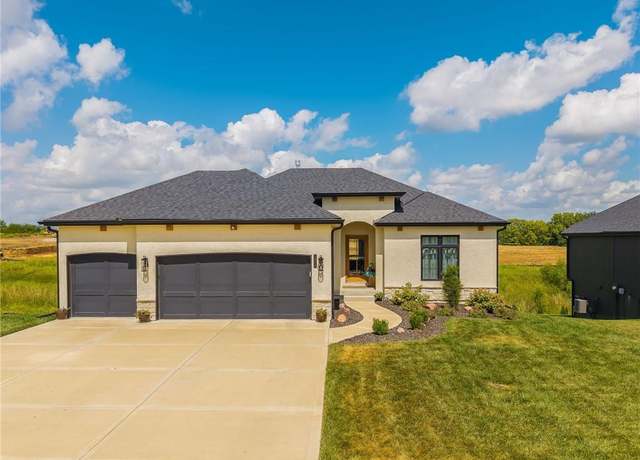 Property at 1008 NW 94th Ter, Kansas City, MO 64155, 4 beds, 3 baths