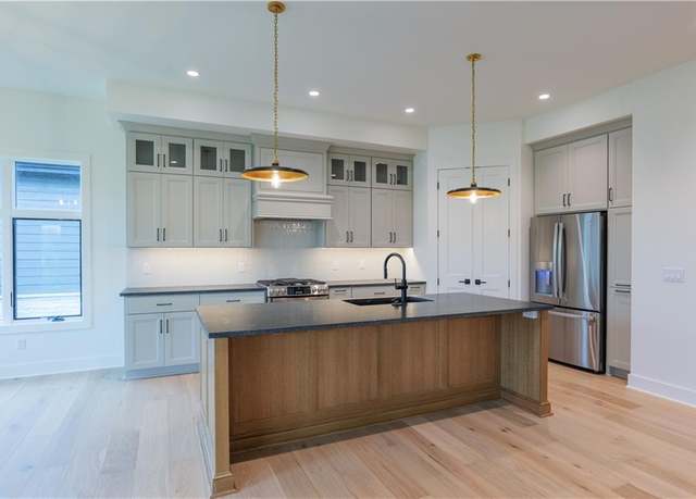 Property at 2856 W 133rd Ter, Leawood, KS 66209, 3 beds, 2.5 baths