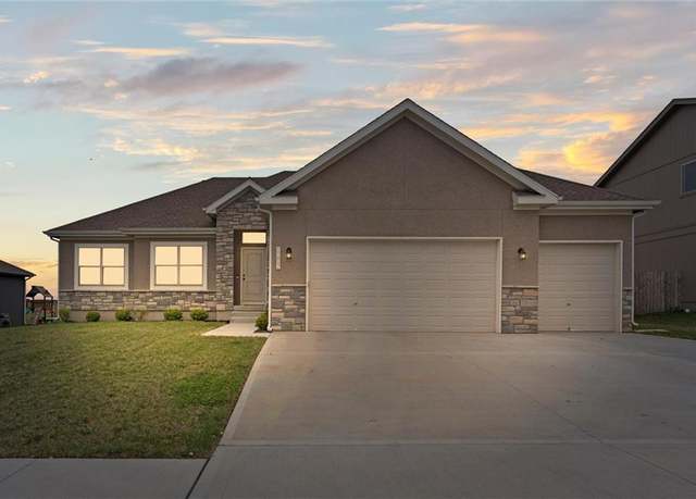 Property at 1002 Fox Trot Dr, Odessa, MO 64076, 4 beds, 3 baths