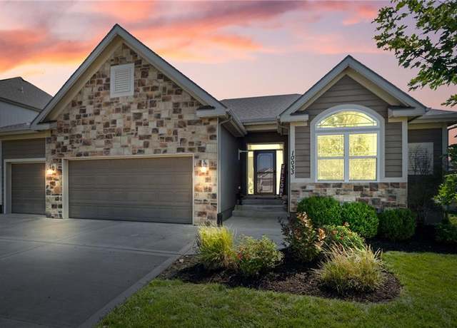 Property at 10033 N Stark Ave, Kansas City, MO 64157, 5 beds, 3 baths