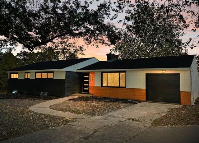 Property at 3907 Scherer Rd, Lee's Summit, MO 64082, 4 beds, 2 baths