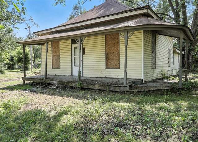Property at 175 W 3rd St, Holt, MO 64048, 2 beds, 1 bath