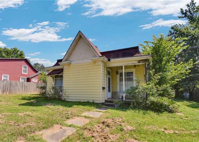 Property at 318 N Jeffreys St, Pleasant Hill, MO 64080, 2 beds, 1 bath