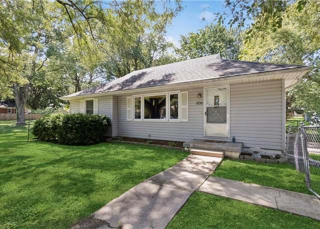 Property at 606 NE Main St, Lee's Summit, MO 64063, 3 beds, 1 bath