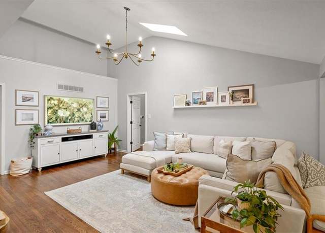 Property at 4100 W 74 St, Prairie Village, KS 66208, 5 beds, 4 baths