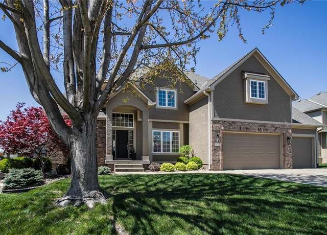 Property at 512 NE Spring Creek Pl, Lee's Summit, MO 64086, 4 beds, 4.5 baths