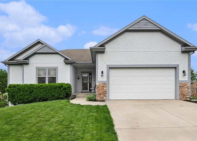 Property at 16019 Cedar St, Basehor, KS 66007, 5 beds, 3 baths