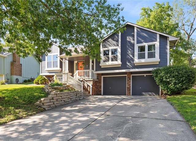Property at 11021 N Grand Ave, Kansas City, MO 64155, 3 beds, 2.5 baths