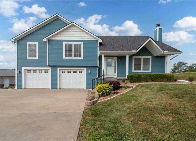 Property at 7898 Greenton Trl, Odessa, MO 64076, 3 beds, 2.5 baths