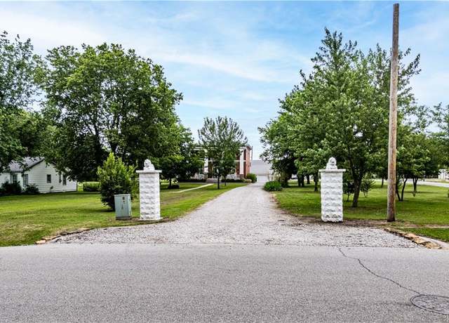 Property at 910 Ohio St, Oswego, KS 67356, 6 beds, 4 baths