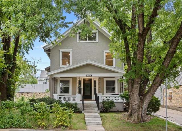 Property at 4605 State Line Rd, Kansas City, MO 64112, 4 beds, 2.5 baths