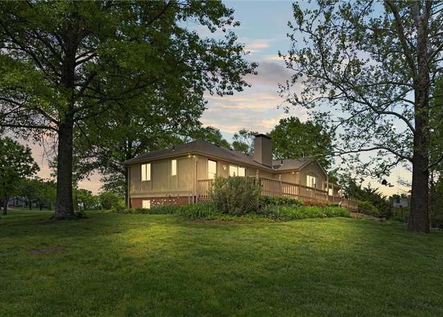Property at 19864 211th St, Tonganoxie, KS 66086, 3 beds, 3.5 baths
