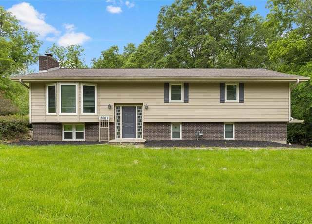Property at 3601 NW 56th St, Houston Lake, MO 64151, 3 beds, 2.5 baths