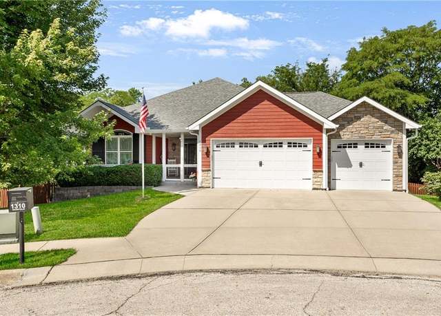 Property at 1310 Norfolk Dr, Harrisonville, MO 64701, 4 beds, 2.5 baths