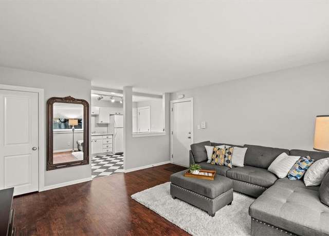 Property at 4516 Broadway Ave #104, Kansas City, MO 64111, 2 beds, 1 bath