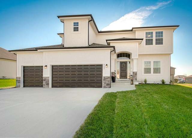 Property at 4707 NE 105th St, Kansas City, MO 64156, 4 beds, 2.5 baths