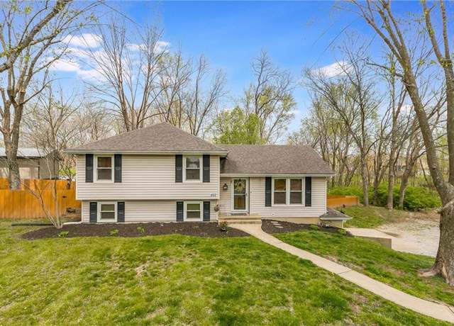 Property at 402 Campbell Ct, Liberty, MO 64068, 3 beds, 2.5 baths