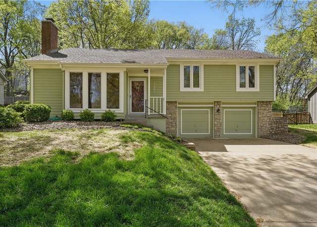 Property at 13807 W 81st Ter, Lenexa, KS 66215, 3 beds, 2 baths