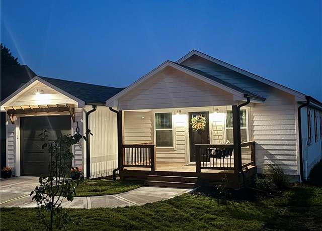 Property at 1035 Chestnut St, Osawatomie, KS 66064, 3 beds, 2 baths