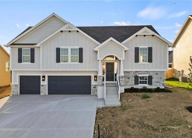 Property at 5911 NE 118th St, Kansas City, MO 64156, 4 beds, 3 baths