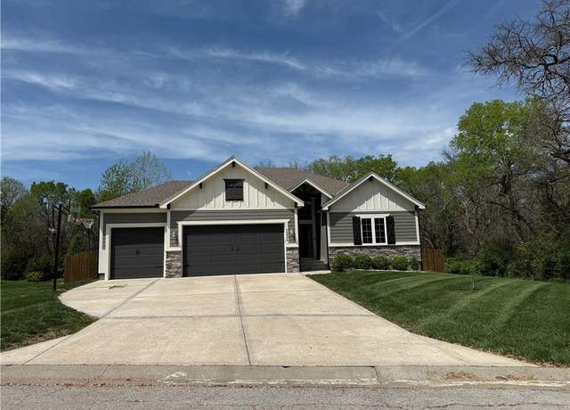 Property at 20906 Larkspur Dr, Peculiar, MO 64078, 5 beds, 3 baths