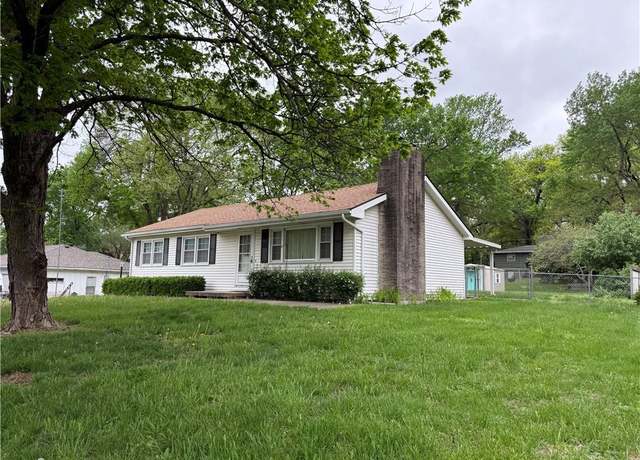 Property at 3100 10th Ave, Leavenworth, KS 66048, 3 beds, 2 baths
