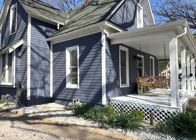 Property at 758 S Locust St, Ottawa, KS 66067, 3 beds, 1 bath