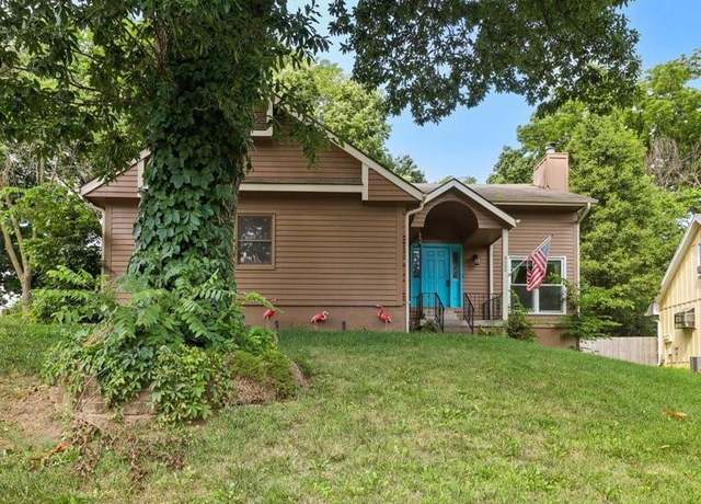 Property at 8600 N Troost Ave, Kansas City, MO 64155, 3 beds, 2.5 baths