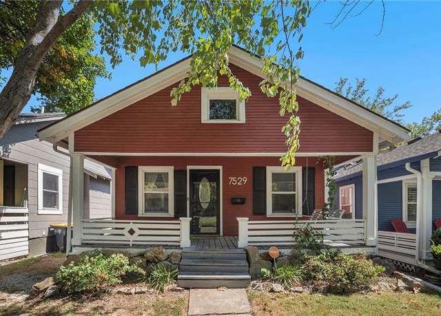 Property at 7529 Jefferson St, Kansas City, MO 64114, 3 beds, 2 baths