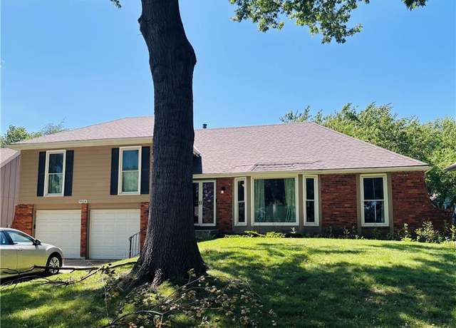 Property at 9928 Century Ln, Lenexa, KS 66215, 4 beds, 2.5 baths
